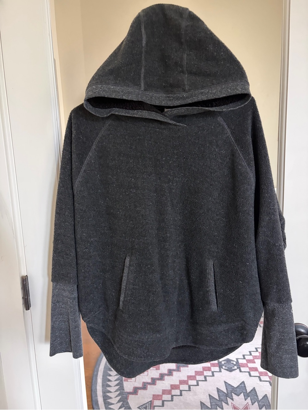 Alo Cozy Hooded Women's Sweater - Charcoal